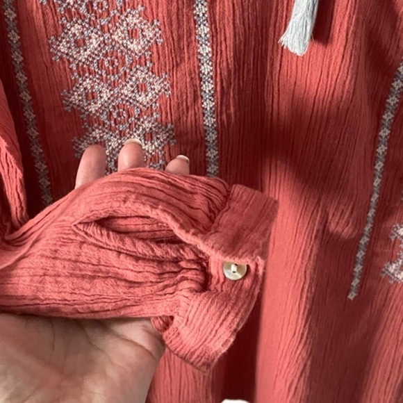 BeachLunchLounge Boho Embroidered Tassel Front Blouse Size Small - Picture 7 of 11